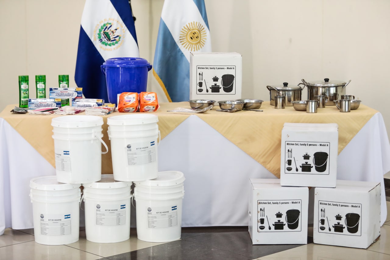 Argentina se solidariza con damnificados de tormentas tropicales al donar importantes insumos varios argentina-se-solidariza-con-damnificados-de-tormentas-tropicales-al-donar-importantes-insumos-varios